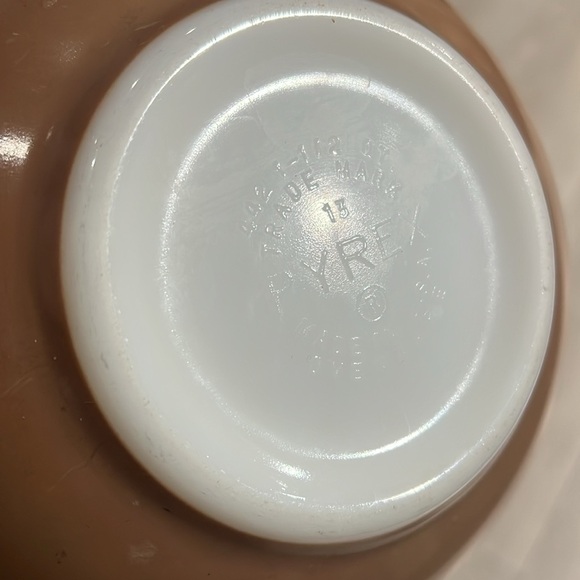 1.5QT and 4 QT Pyrex Early American Brown Gold Cinderella Bowls - Picture 12 of 12